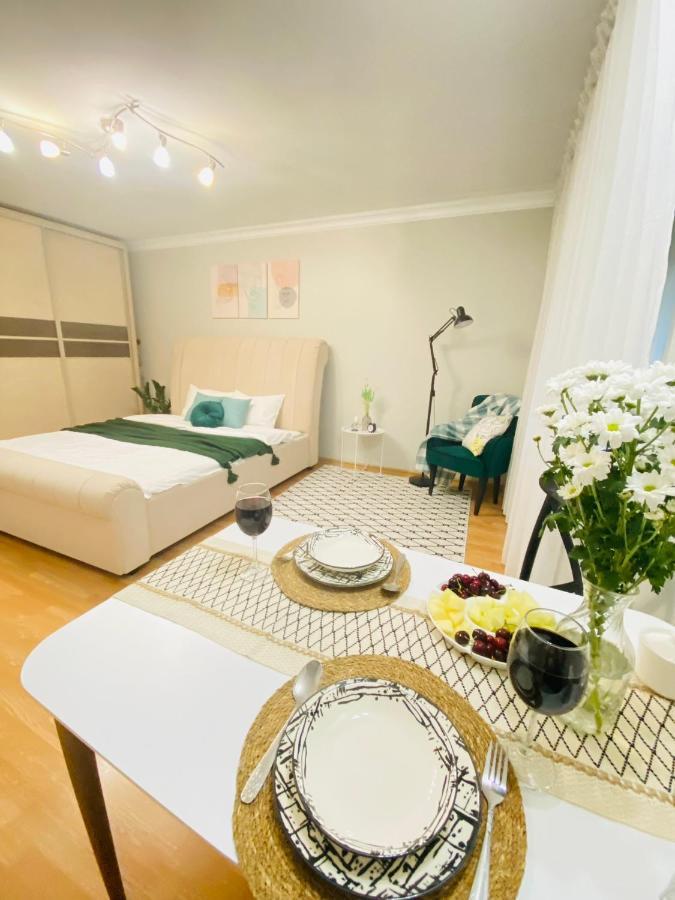 Like Home Apartments Timiryazev Street Alma-Ata Buitenkant foto